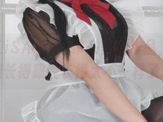 洛璃LoLiSAMA又带来美腿作品，看来这腿长得跟我长得太不一样了。