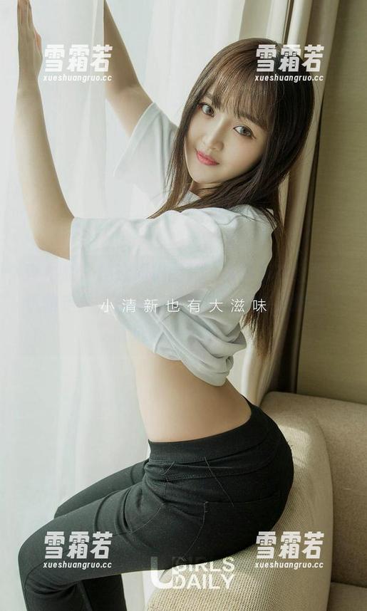 爱尤物 - 精选旗袍图片，李丽莎在红毯上优雅走秀，但我却在旁边猜她的鞋跟能不能成功走完全程！