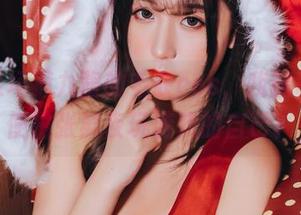 加入这场猫九酱的毛衣cos，我能不能顺便拍张熬夜玩游戏的自己？