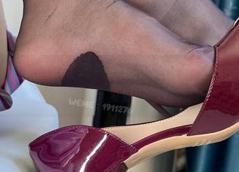 微密圈 – 这也太白了吧！白龙猫女在线写真，瞧！连我家狗子都得佩服她的“白光”！