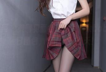 秀人网 – 美图见面会，加入加朵babe的夏日图包，好心情一整天！