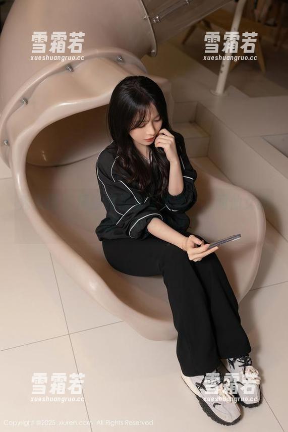 秀人网 - 周媛媛裸足写真集：人间仙女的“脚”步声没治了
