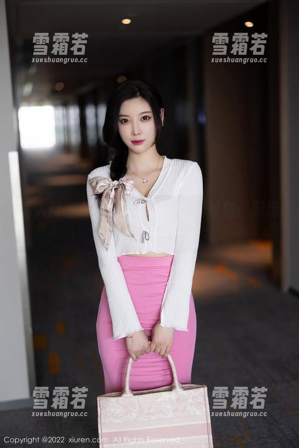 秀人网 - 周慕汐fairy的福利时刻：职场制服ol的迷离图片