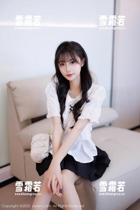 秀人网 - 我和我的双马尾——原图和照片里的小狐狸Kathryn默默承受的时尚重负！