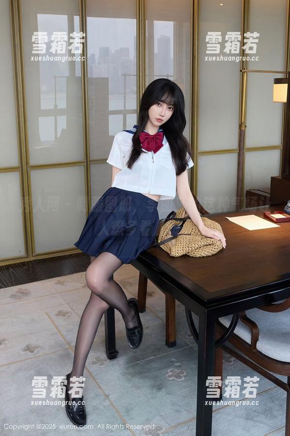 秀人网 - 制服图册，李丽莎的这种气场让人想多看几眼。