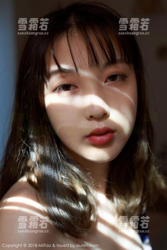 蜜桃社 - 高跟鞋：擦肩而过的Gina，由高清图册编织了无数略显得意的瞬间。
