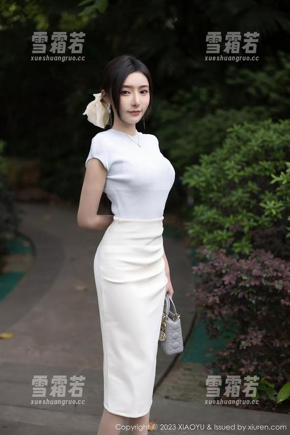 语画界-郑颖姗Bev 语画界 - 郑颖姗Bev的泳池私房特辑,目送我的羡慕溢出屏幕