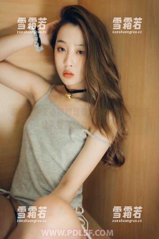 轰趴猫 - 艾小青的运动原图，这姿势居然让人觉得努力也能很美
