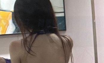 拯救无聊的日子，阿薰kaOri的裤里丝“福利”，图包里都是你想要的？