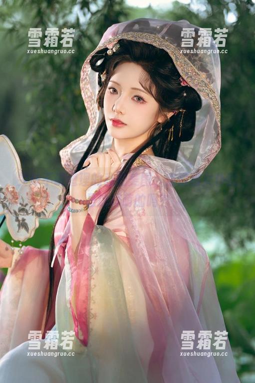 雯妹不讲道理的私拍美图，难道猫女仆就是这样萌的吗？