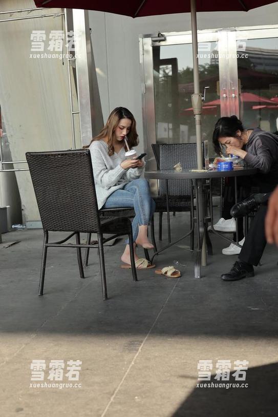 魔镜街拍 - 曼曼的吊带合集，搞点儿小悬念，让你一探究竟