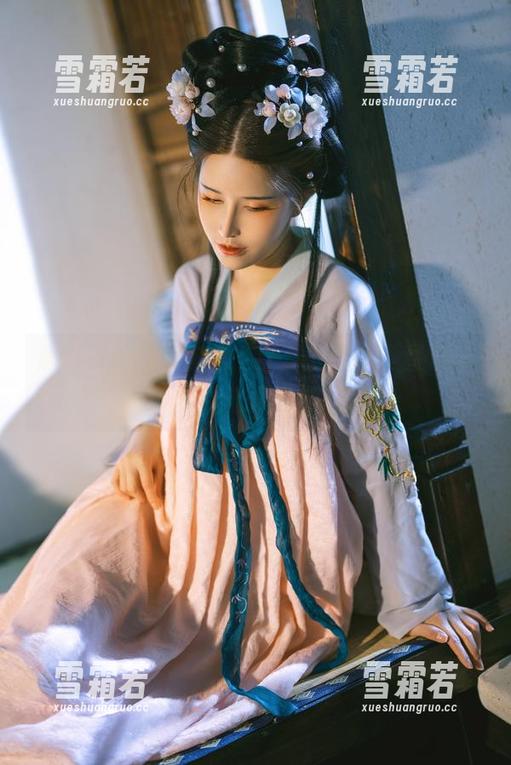 鹿八岁baby在线：打工人崩坏，星穹铁道卡芙卡图集来啦！