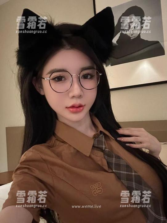 微密圈 - 黎允熙的这套女友风衬衣，免费图片里的每一张都是“好希望她是我的女友”。
